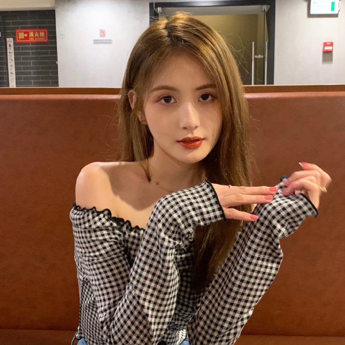 高颜值干练美女微信头像