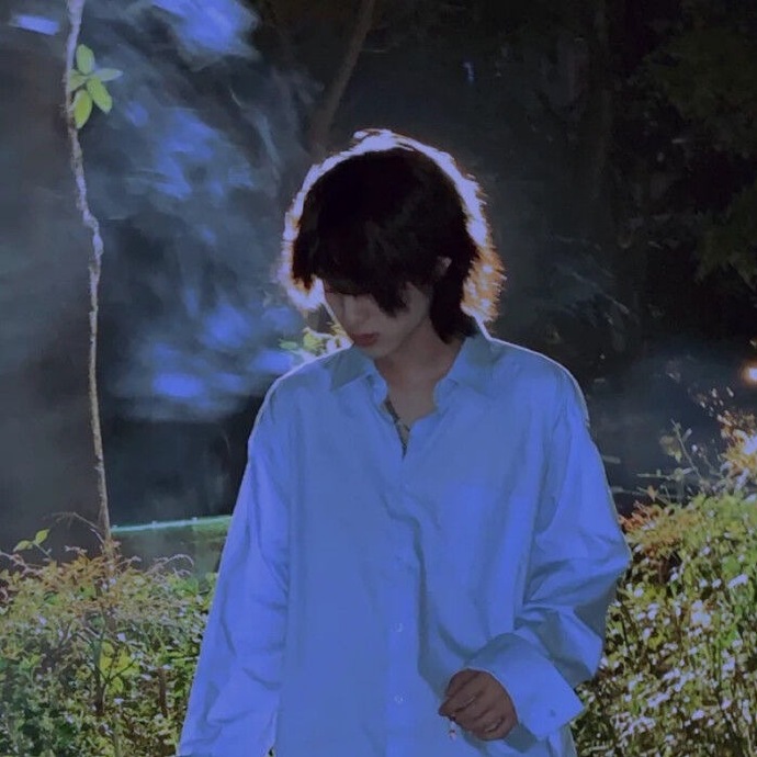 忧郁帅气超拽的男生微信头像