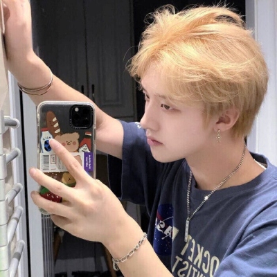 文艺范的真人帅气男生微信头像