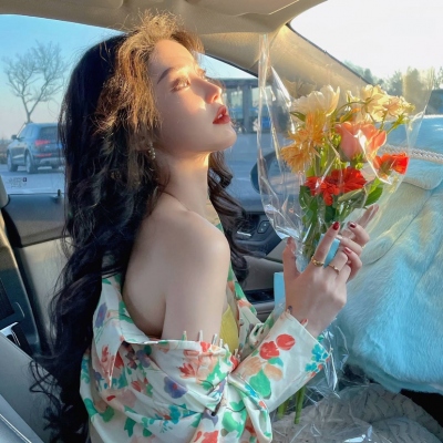 清纯又精致的阳光女孩微信头像