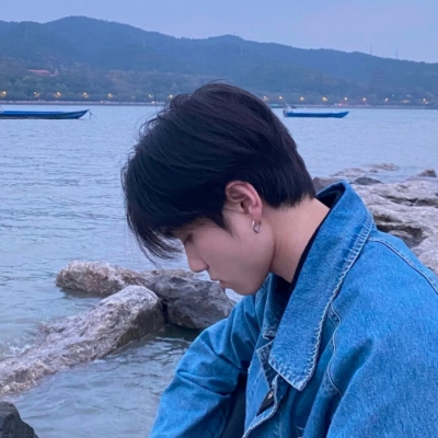 青春阳光大男孩微信头像