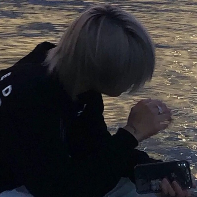 很抑郁很伤感的男生用的丧头像