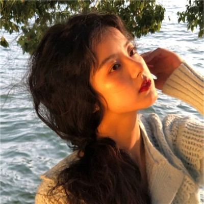 ins风全新宝藏阳光女孩微信头像