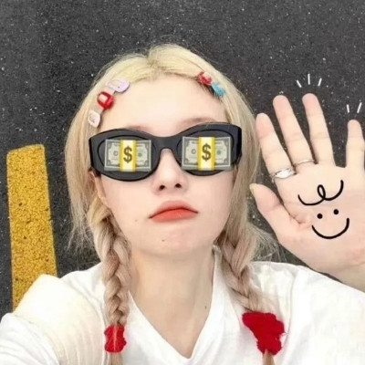 满眼都是钱的可爱微信头像