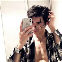 冷酷个性男生自拍微信头像