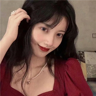 红色系绝美女生微信头像