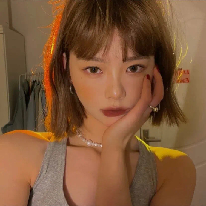 真人潮流网红女生微信头像