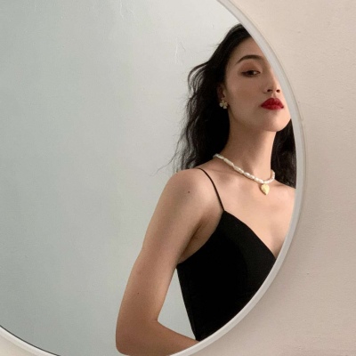 清冷气质女生微信头像