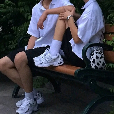 不露脸的低调情侣微信头像