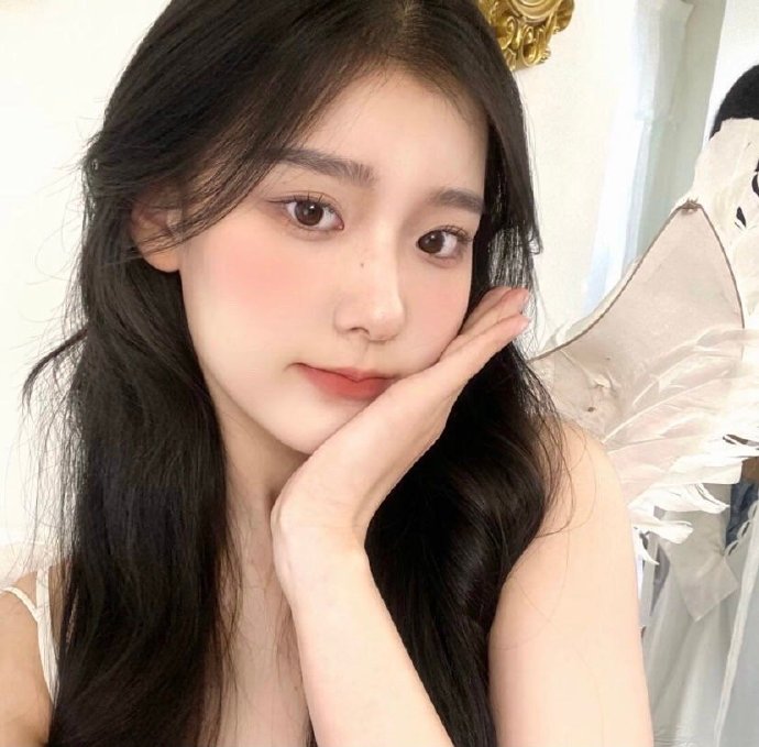 有点仙儿的复古女生微信头像