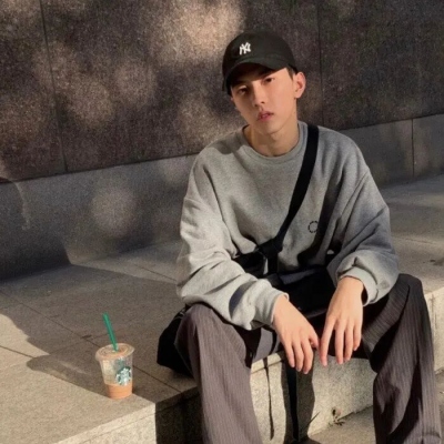 看着舒心的阳光干净男生微信头像