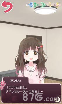 在樱花盛开的山丘上