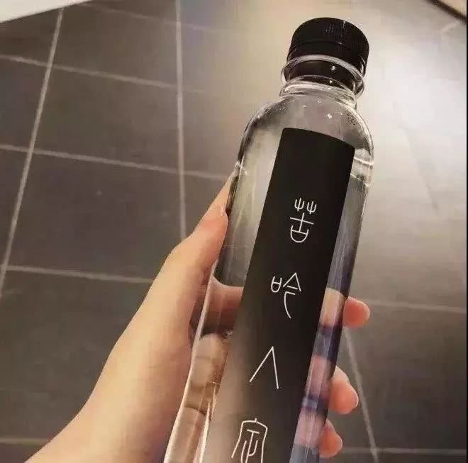 简约动漫文艺的微信背景图