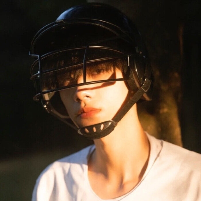 忧郁高冷的男生微信头像