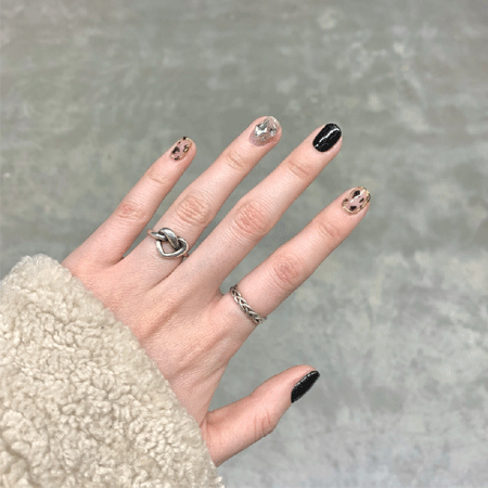 流行简约低调又好看的春日美甲