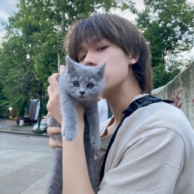 有点小清新又很高冷的男生微信头像