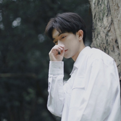 干净清爽阳光的男生微信头像