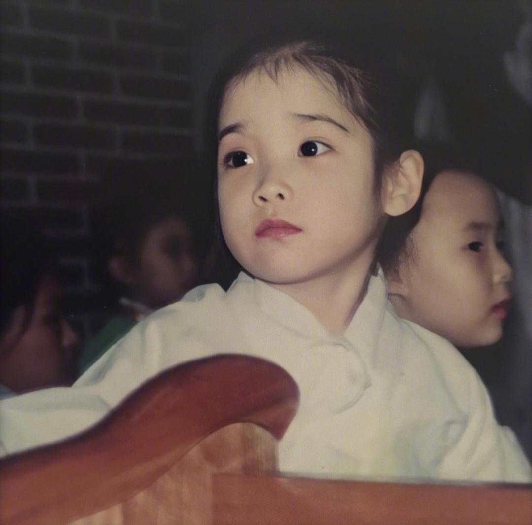 小时候的iu可爱微信头像