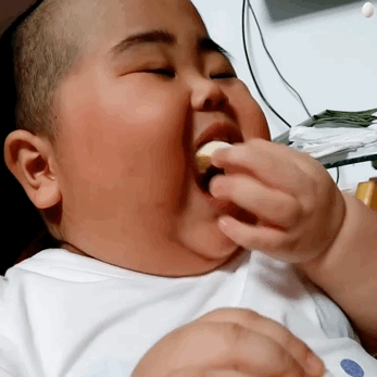 肉嘟嘟的tatan吃面包微信表情包