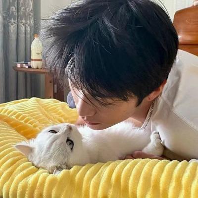 很颓废的丧系男生头像