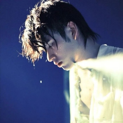 阳光帅气简约男生微信头像