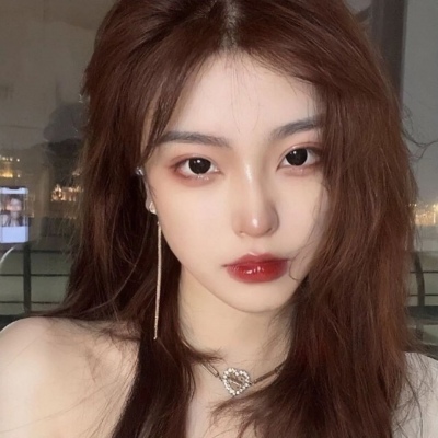 憨憨傻傻的可爱女孩微信头像