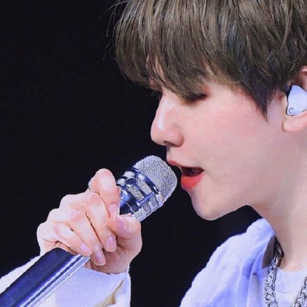 帅气男神边伯贤微信头像