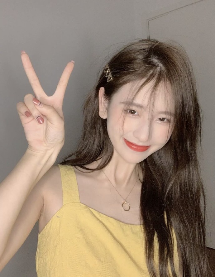 自然精致的女生微信头像