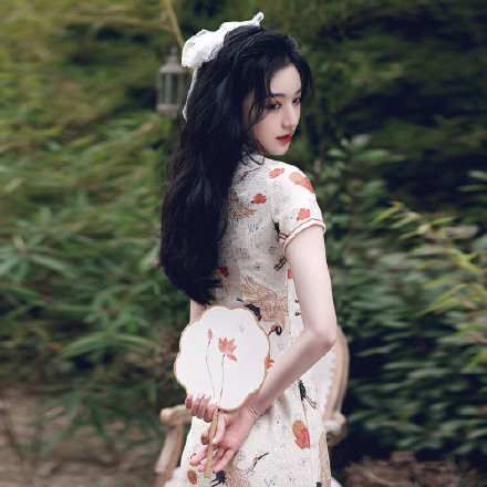 清纯且身材好女孩微信头像